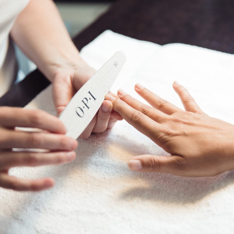 Soin des ongles des mains en institut