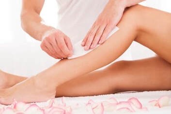 Épilation des jambes à la cire