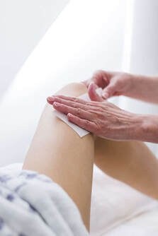 Épilation de la jambe, soin en cabine